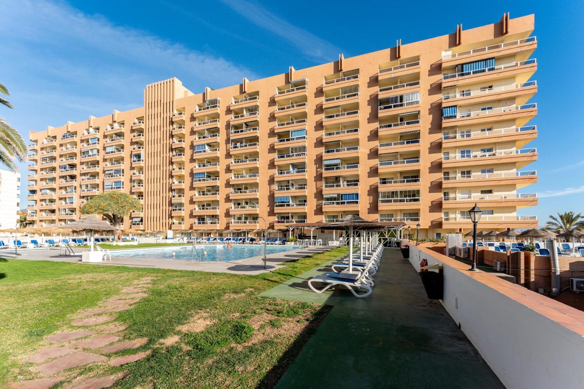 Pyr studio apt partial seaview Fuengirola Esterno foto