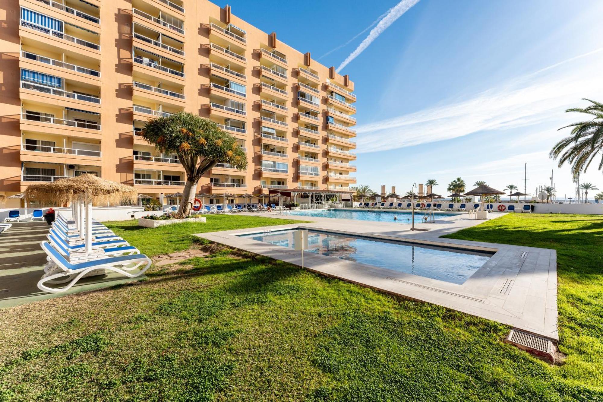 Pyr studio apt partial seaview Fuengirola Esterno foto